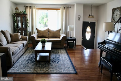 4215 Lyman Dr, Philadelphia, PA 19114 - photo 4