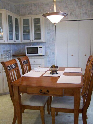 Eat in Area