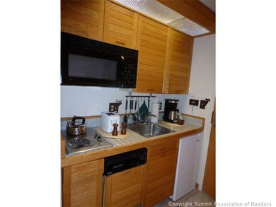 Kitchen. Prepare your meals in the well equipped s