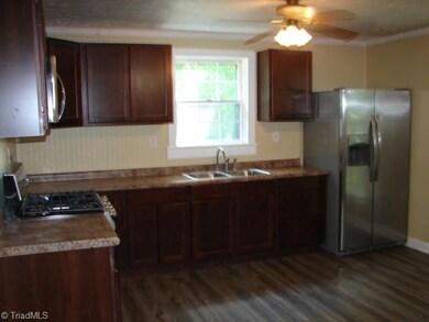 2007 Craven St, Ramseur, NC 27316 - photo 5
