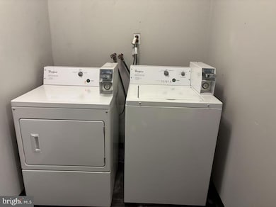 1009 Arch St unit 4B, Philadelphia, PA 19107 - photo 3