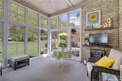 ENJOY the outdoors in the comfort of your closed i