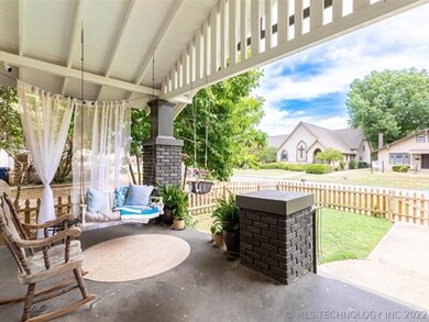 113 E 4th St, Claremore, OK 74017 - photo 7