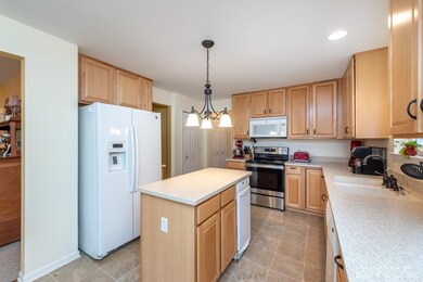 8548 Parkridge Dr unit 114, Dexter, MI 48130 - photo 4