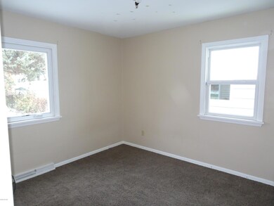 1103 S 19th St, Grand Forks, ND 58201 - photo 4