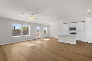 6649 Valley Lake Ln, Crowley, TX 76036 - photo 6