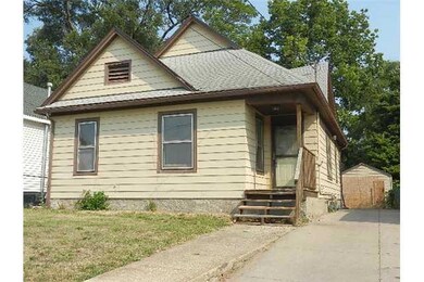 1719 Clark St, Des Moines, IA 50314 - photo 2