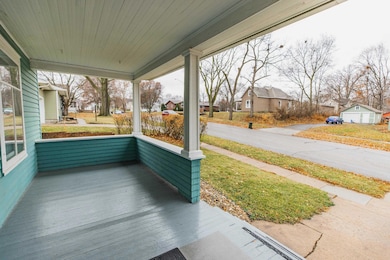 916 Walnut St, Cedar Falls, IA 50613 - photo 5