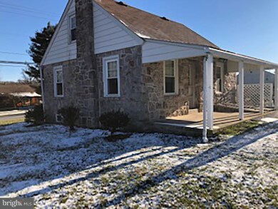 114 Skyline Dr, Reading, PA 19606 - photo 2