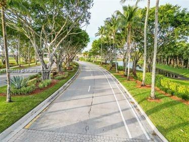 8525 Pine Cay, West Palm Beach, FL 33411 - photo 4