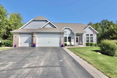933 E Meadow Cir, Edgerton, WI 53534 - photo 2