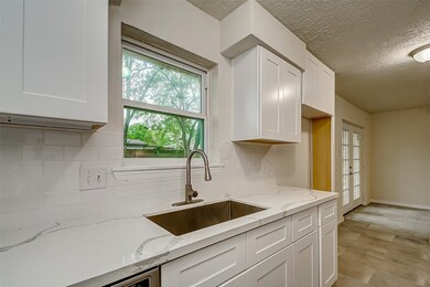 16719 David Glen Dr, Friendswood, TX 77546 - photo 2