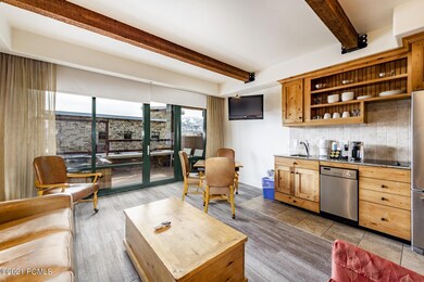 3_Living-Room_1800x1200_3638797