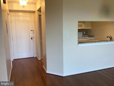 The Fallswood unit 605, Rockville, MD 20852 - photo 5