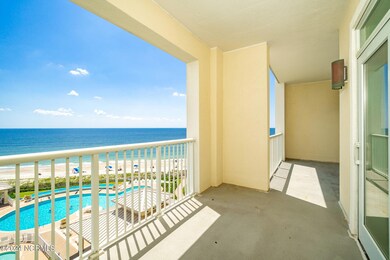 Covered porch w/ expansive ocean views