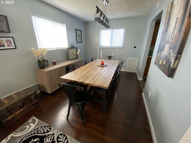 950 NE 11th St, Grants Pass, OR 97526 - photo 6