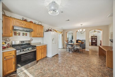 12811 Rio Lindo St, Rosharon, TX 77583 - photo 2