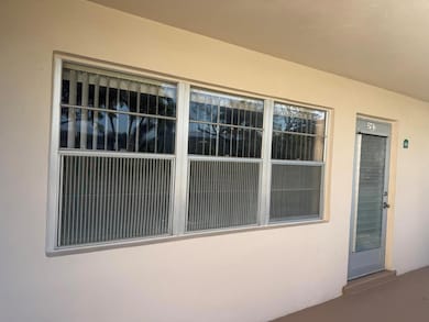 201 Cambridge I unit 2010, West Palm Beach, FL 33417 - photo 3