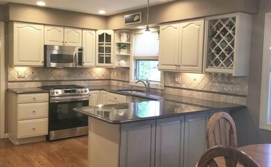 14 Leaf Lane - kit under cabinet lightin