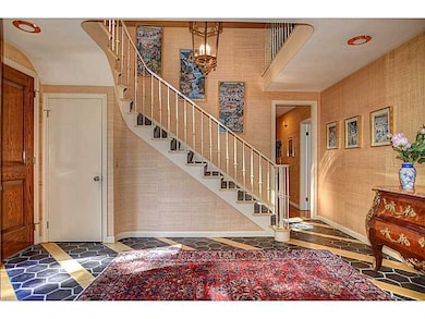 220 Lorimer Ave, Providence, RI 02906 - photo 4