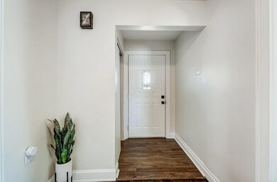 Foyer has a coat closet.