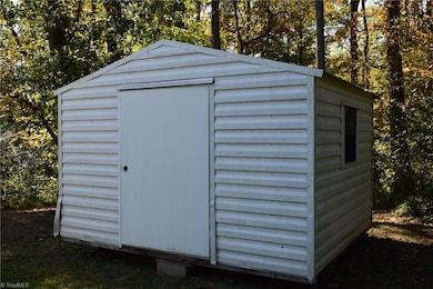 104 Windover Dr, Pilot Mountain, NC 27041 - photo 6