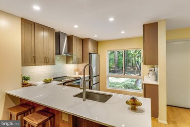 11529 Buttonwood Ct, Reston, VA 20191 - photo 4