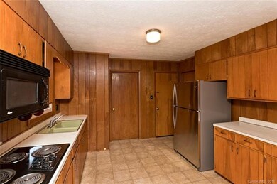 6 Holly Hill Ct, Asheville, NC 28806 - photo 7