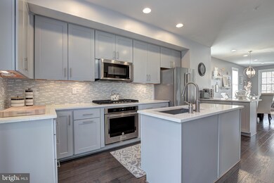 928 Slaters Ln, Alexandria, VA 22314 - photo 5