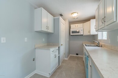 2735 Leonid Rd, Jacksonville, FL 32218 - photo 6