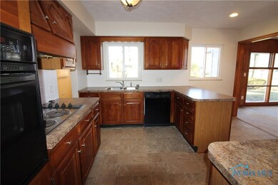 3126 Oak Grove Place, Toledo, OH 43613 - photo 5