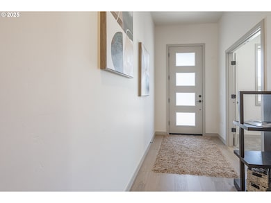 955 Oak Meadows Place, Springfield, OR 97477 - photo 2