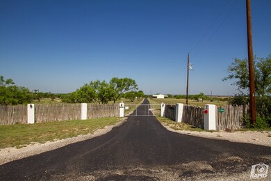 11046 Twin Lakes Ln, San Angelo, TX 76904 - photo 4