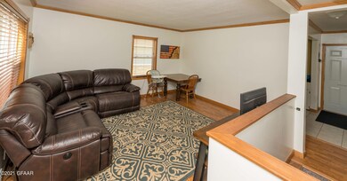 Toni 1820 6th Ave N-8573