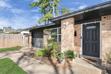 10526 Hollyglen Dr, Houston, TX 77016 - photo 2