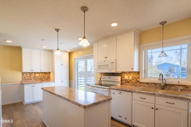 923 7th Ave NW, Valley City, ND 58072 - photo 6