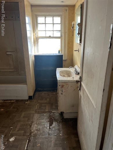 189 Tuxedo St, Highland Park, MI 48203 - photo 2