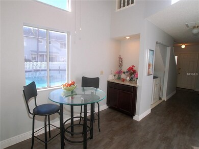 Dinette/Dry Bar