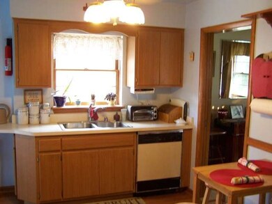 909 S Hillside Ave, Elmhurst, IL 60126 - photo 4