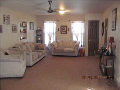 Living room-has two built-ins
