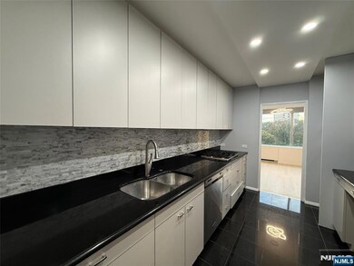 Horizon House unit 311, Fort Lee, NJ 07024 - photo 4