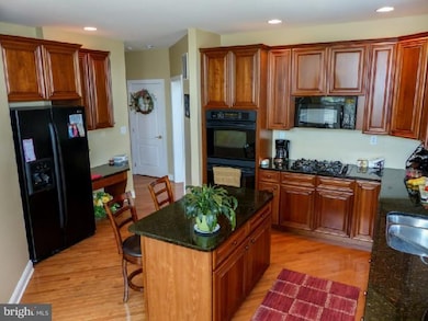 251 Sydney Rd, Southampton, PA 18966 - photo 6