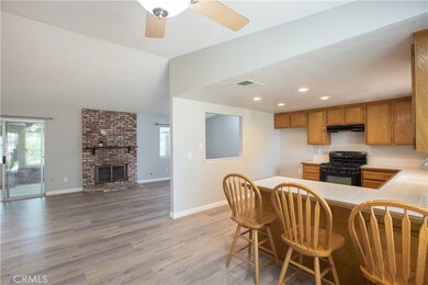 14251 Glenview Ct, Victorville, CA 92395 - photo 4