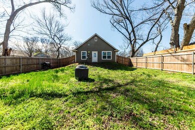 913 W Baker St, Denison, TX 75020 - photo 4