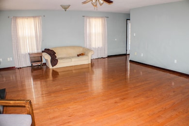 Family Room (3)