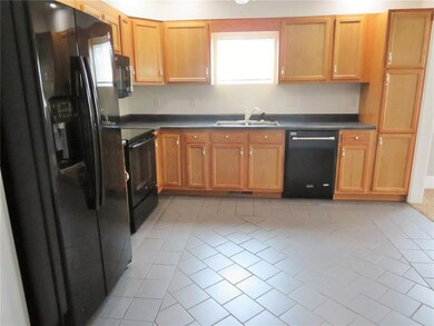 Large kitchen dining combo- plenty of storage, new