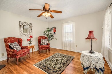 006-457451-15_Bobcat_Lane_IMG_1856_HDR