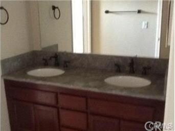 Upstairs bath w/double vanities, granite counterto