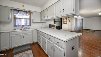 414 S 3rd St, Glen Ullin, ND 58631 - photo 4