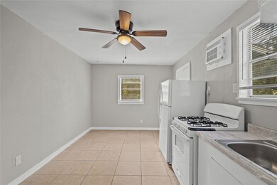 311 9th St N unit D, Texas City, TX 77590 - photo 3